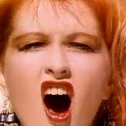 Le texte musical SISTERS OF AVALON de CYNDI LAUPER est également présent dans l'album The essential cyndi lauper (2003)