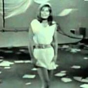 Le texte musical UN ENFANT de DALIDA est également présent dans l'album La danse de zorba (1964)