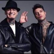 Le texte musical FRATELLI DI PAGLIA de J AX & FEDEZ est également présent dans l'album Comunisti col rolex (2017)