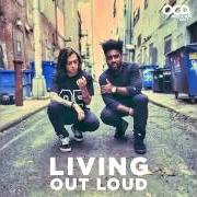 Le texte musical ROUND AND ROUND de MOOSH & TWIST est également présent dans l'album Living out loud (2014)