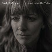 Le texte musical PARROT IN PORTUGAL de SANDRA MCCRACKEN est également présent dans l'album Songs from the valley (2018)