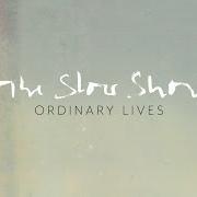 Le texte musical ORDINARY LIVES de THE SLOW SHOW est également présent dans l'album Dream darling (2016)