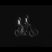 Le texte musical DOPPIA MOZZARELLA de DARGEN D'AMICO est également présent dans l'album Doppia mozzarella (2026)