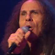 Le texte musical RAINBOW IN THE DARK de RONNIE JAMES DIO est également présent dans l'album Holy diver live (2006)