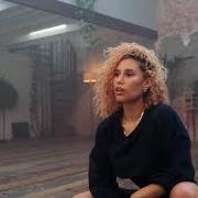 Le texte musical CONFIDENCE de RAYE est également présent dans l'album Side tape (2018)