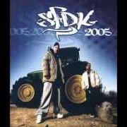 Le texte musical EN LA OSCURIDAD (CON LEGENDARIO DE DOGMA CREW) de SFDK est également présent dans l'album 2005 (2005)