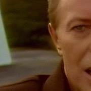 Le texte musical BLEED LIKE A CRAZE, DAD de DAVID BOWIE est également présent dans l'album Buddha of suburbia (1993)