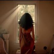 Le texte musical TOO MUCH TOO LATE de SABRINA CLAUDIO est également présent dans l'album Confidently lost (2017)