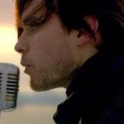 Le texte musical FROM YESTERDAY de THIRTY SECONDS TO MARS est également présent dans l'album A beautiful lie (2005)