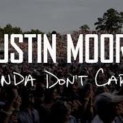 Le texte musical LIFE IN THE LIVIN de JUSTIN MOORE est également présent dans l'album Kinda don't care (2016)