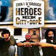 Le texte musical MIGHTY ONEZ de ZION I est également présent dans l'album Curb servin (2003)
