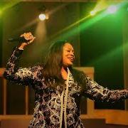 Le texte musical I LIVE TO PRAISE de SINACH est également présent dans l'album There's an overflow (the album) (2019)