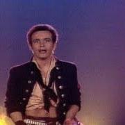 Le texte musical SOMETHING GIRLS de ADAM AND THE ANTS est également présent dans l'album Friend or foe