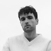 Le texte musical LOVE DON'T HATE IT de DUNCAN LAURENCE est également présent dans l'album Small town boy (2020)