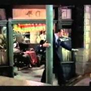 Le texte musical YOU LOOK SO FAMILIAR de DEAN MARTIN est également présent dans l'album Artists and models (1955)