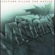 Le texte musical INTO THE DARKNESS de VICTORY est également présent dans l'album Culture killed the native (1989)