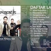 Le texte musical AKHIR PENANTIAN de KERISPATIH est également présent dans l'album Kenyataan perasaan