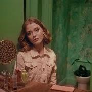 Le texte musical PERSONAL BEST de MAISIE PETERS est également présent dans l'album It's your bed babe, it's your funeral (2019)