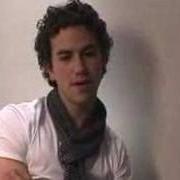 Le texte musical HOLD ME CLOSE de RICHARD FLEESHMAN est également présent dans l'album Neon (2007)