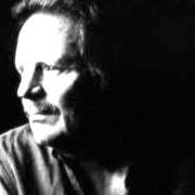 Le texte musical DEAD WRONG de DELBERT MCCLINTON est également présent dans l'album Cost of living (2005)