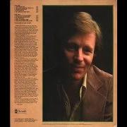 Le texte musical LET LOVE COME BETWEEN US de DELBERT MCCLINTON est également présent dans l'album Love rustler (1977)