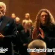 Le texte musical LO SPECCHIO D'ARGENTO de RHAPSODY est également présent dans l'album The magic of the wizard's dream (2005)
