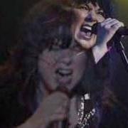 Le texte musical BAD MOON RISING de ANN WILSON est également présent dans l'album Hope & glory (2007)