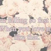 Le texte musical LOVE ME LIKE THAT de KIRA ISABELLA est également présent dans l'album Love me like that (2012)