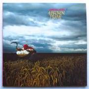 Le texte musical THE SUN & THE RAINFALL de DEPECHE MODE est également présent dans l'album A broken frame (1982)