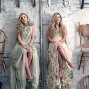 Le texte musical FLY de MADDIE & TAE est également présent dans l'album Start here (2015)