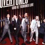 Le texte musical STAND UP de THE OVERTONES est également présent dans l'album The overtones (2018)