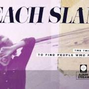 Le texte musical YOUNG & ALIVE de BEACH SLANG est également présent dans l'album The things we do to find people who feel like us (2015)