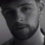 Le texte musical LOVE DON'T COST A THING de TOM GRENNAN est également présent dans l'album What ifs & maybes (2023)