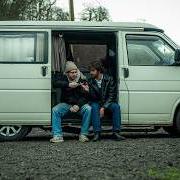 Le texte musical BUSSOLE GRANDI de CANNELLA est également présent dans l'album Ora che siamo grandi (2026)