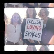 Le texte musical TORN UP de BLOSSOMS est également présent dans l'album Foolish loving spaces (2020)