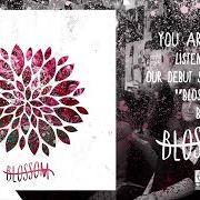 Le texte musical ONTO HER BED de BLOSSOMS est également présent dans l'album Blossoms (2016)