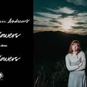 Le texte musical TOGETHER OR ALONE de COURTNEY MARIE ANDREWS est également présent dans l'album Old flowers (2020)
