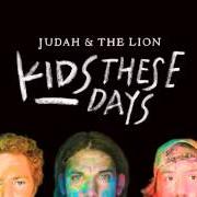 Le texte musical HOLD ON de JUDAH & THE LION est également présent dans l'album Kids these days (2014)