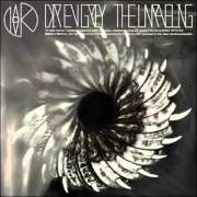 Le texte musical KARASU de DIR EN GREY est également présent dans l'album The unraveling (2013)