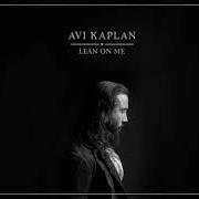 Le texte musical LEAN ON ME de AVI KAPLAN est également présent dans l'album Lean on me (2020)