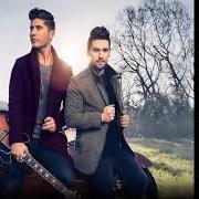 Le texte musical MY SIDE OF THE FENCE de DAN + SHAY est également présent dans l'album Dan + shay (2018)