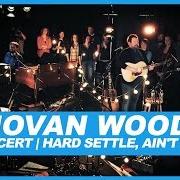 Le texte musical LEAVING NASHVILLE de DONOVAN WOODS est également présent dans l'album Hard settle, ain't troubled (2016)