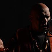 Le texte musical THE JETTY SONG de ARCHIE ROACH est également présent dans l'album Tell me why (2019)