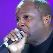 Le texte musical LORD I LIFT YOUR NAME ON HIGH de DONNIE MCCLURKIN est également présent dans l'album Live in london and more... (2000)