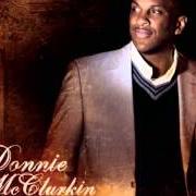 Le texte musical WHEN YOU LOVE de DONNIE MCCLURKIN est également présent dans l'album We all are one (live in detroit) (2009)