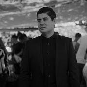 Le texte musical ASIGNATURA PENDIENTE de ALFREDO OLIVAS est également présent dans l'album "v1v0" (2025)