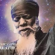 Le texte musical PILGRIMAGE (LIVE) de DR. LONNIE SMITH est également présent dans l'album Breath (2021)