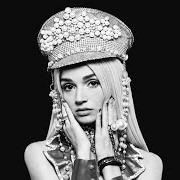 Le texte musical X de POPPY est également présent dans l'album Am i a girl? (2018)