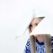 Le texte musical MOSHI MOSHI de POPPY est également présent dans l'album Poppy.Computer (2017)