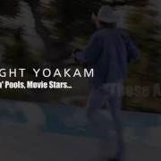 Le texte musical I WOULDN'T PUT IT PAST ME de DWIGHT YOAKAM est également présent dans l'album Swimmin' pools, movie stars… (2016)